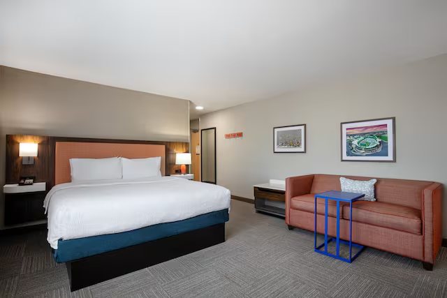 Hampton Inn By Hilton Green Bay Stadium — Guest room