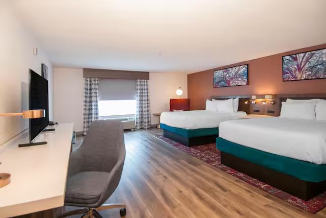 Hampton Inn By Hilton Hattiesburg — Guest room