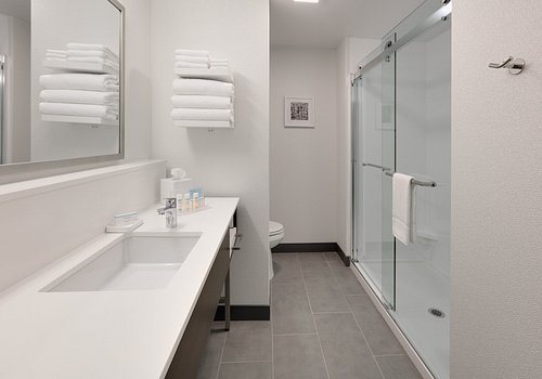 Hampton Inn By Hilton Irvine East Lake Forest — Bathroom