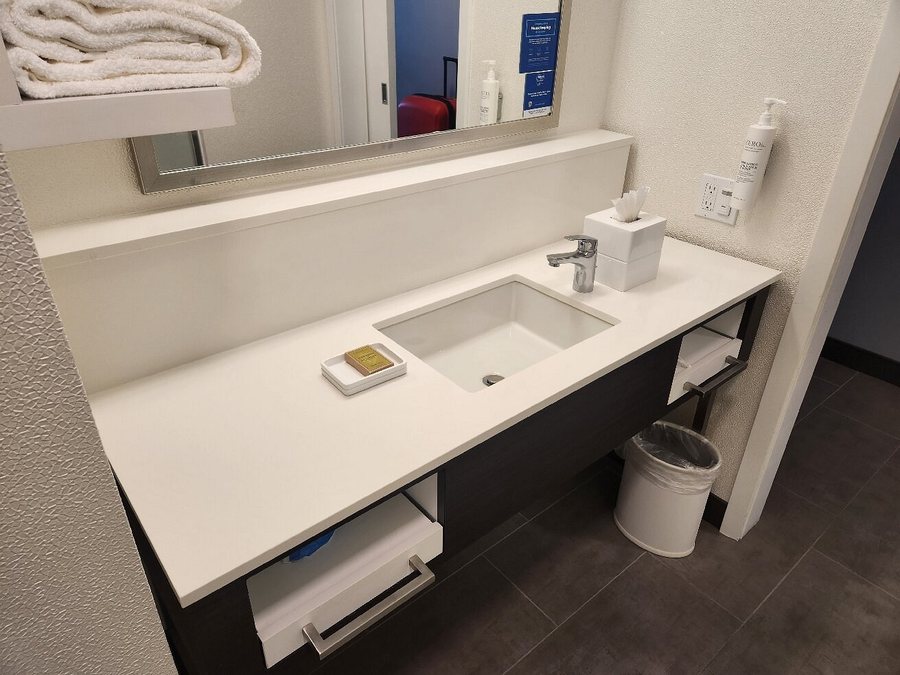 Hampton Inn by Hilton Irvine Spectrum Lake Forest — Bathroom