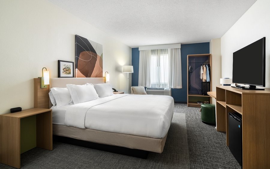 Hampton Inn by Hilton North Hollywood Los Angeles California — Guest room