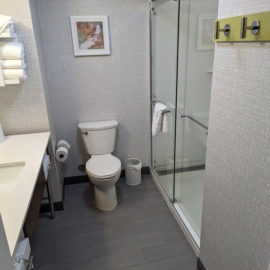 Hampton Inn by Hilton Port Hope Cobourg — Bathroom