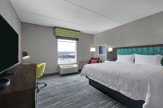Hampton Inn by Hilton Port Hope Cobourg — Guest room
