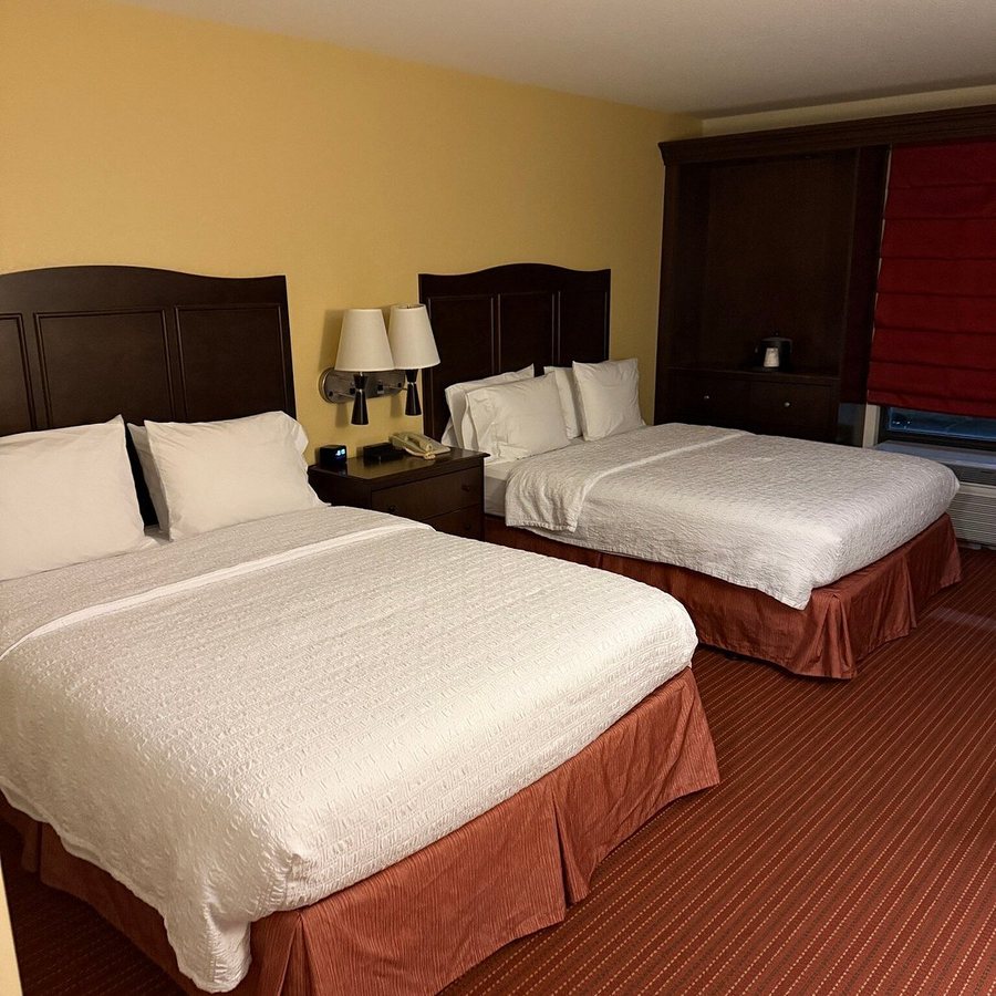 Hampton Inn Champaign Urbana — Guest room