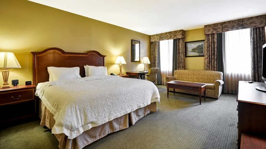 Hampton Inn Charleston historic District — Guest room