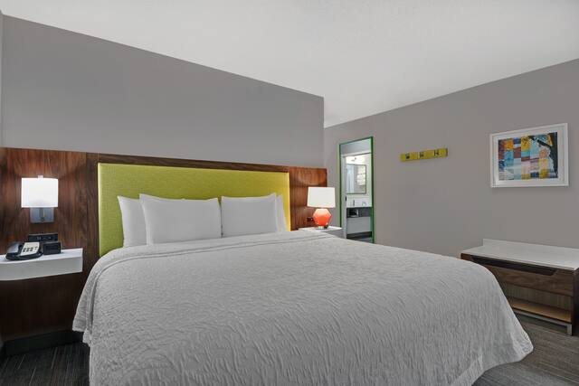 Hampton Inn Charlotte Monroe — Guest room