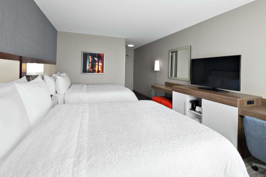 Hampton Inn Chicago McCormick Place Chicago Illinois — Guest room