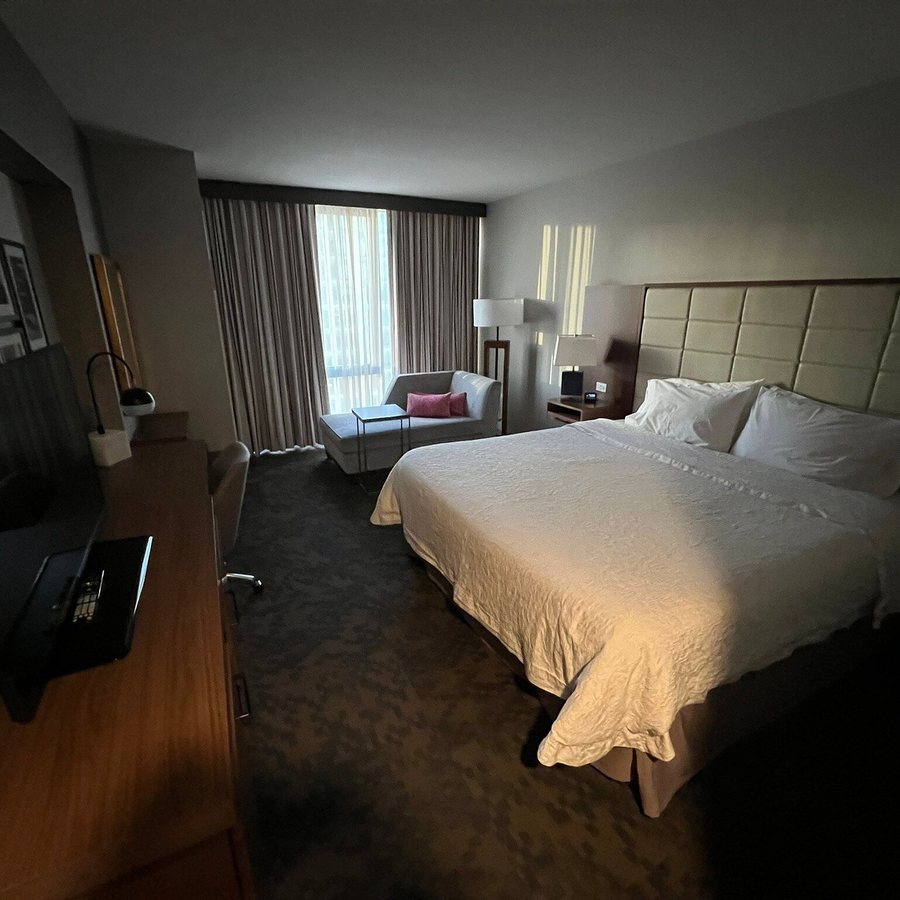 Hampton Inn Chicago West Loop Fulton Market Area Chicago Illinois — Guest room