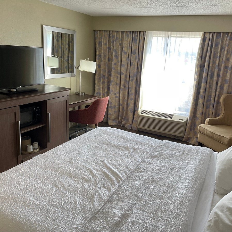 Hampton Inn Cincinnati Eastgate — Guest room