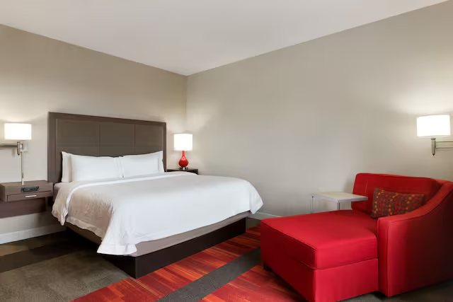 Hampton Inn Cleveland — Guest room