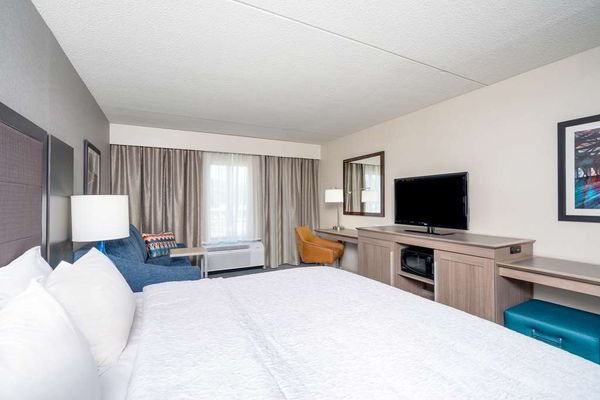Hampton Inn Clifton Park — Guest room