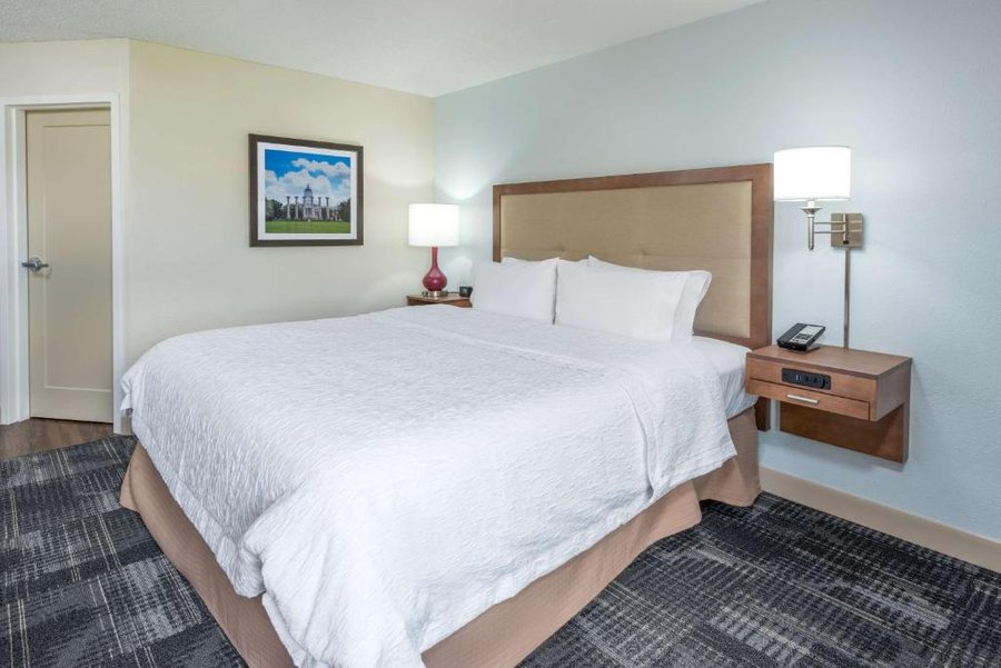 Hampton Inn Columbia — Guest room