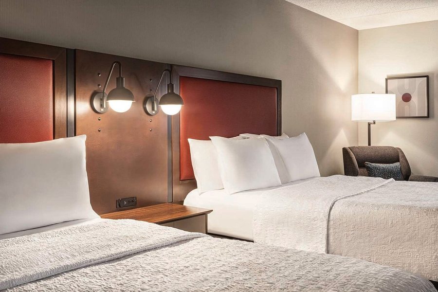 Hampton Inn Columbia Downtown Historic District — Guest room
