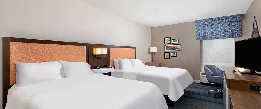 Hampton Inn Corbin — Guest room