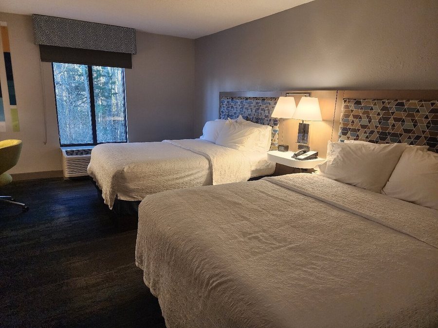 Hampton Inn Cumming — Guest room