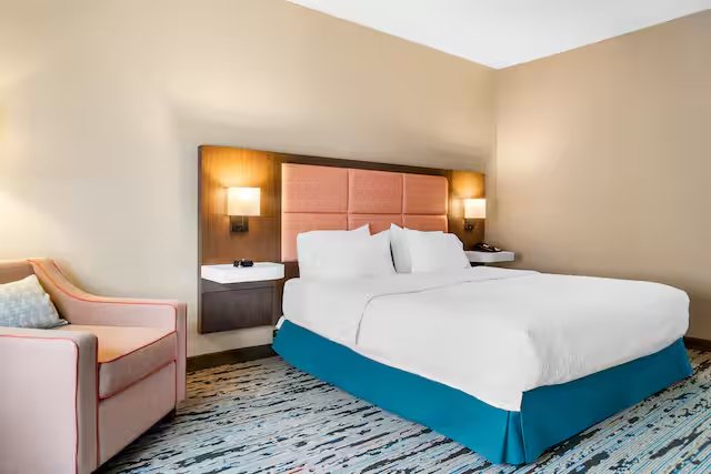 Hampton Inn Detroit Auburn Hills South — Guest room