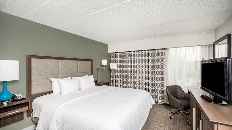 Hampton Inn Dover Dover New Hampshire — Guest room