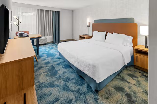 Hampton Inn Duluth Canal Park — Guest room