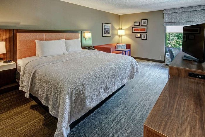Hampton Inn Elizabeth City — Guest room