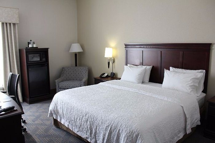 Hampton Inn Elizabethtown — Guest room