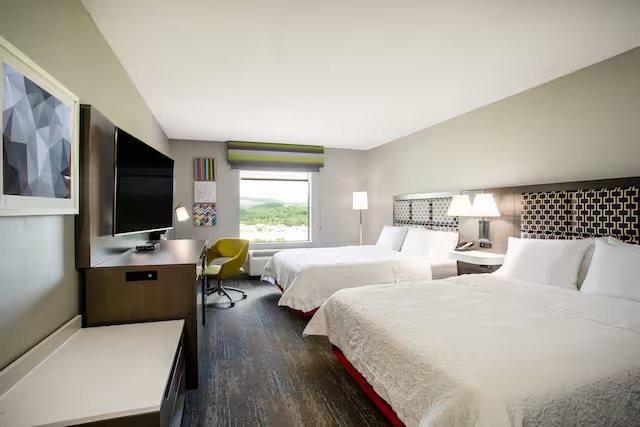 Hampton Inn Elkins — Guest room
