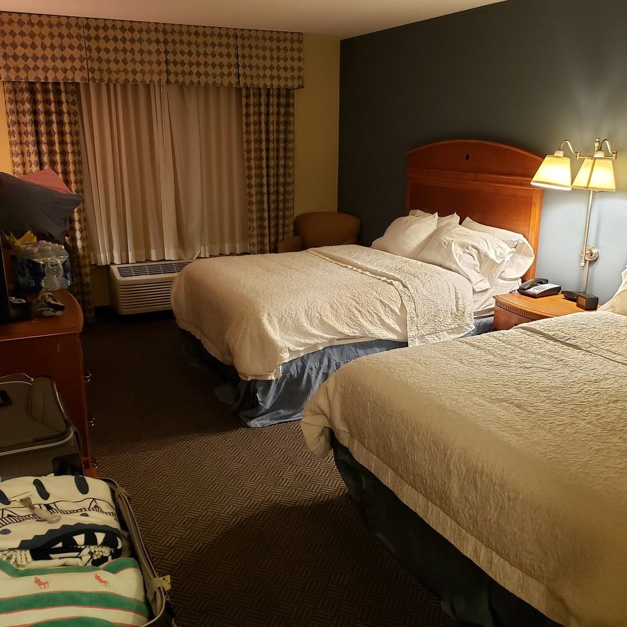 Hampton Inn Evanston — Guest room