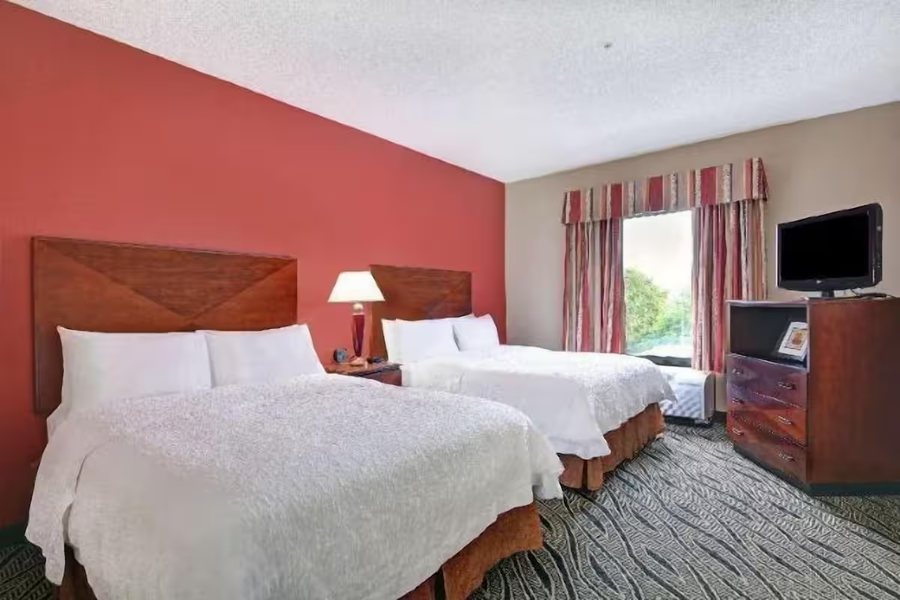 Hampton Inn Fayetteville — Guest room