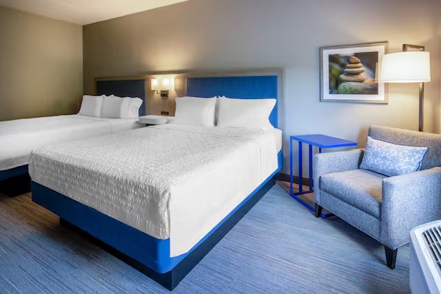 Hampton Inn Fishkill — Guest room