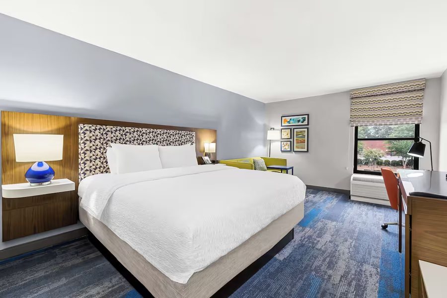 Hampton Inn Florence Midtown — Guest room