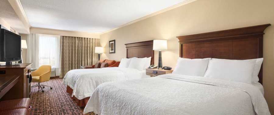 Hampton Inn Forrest City — Guest room