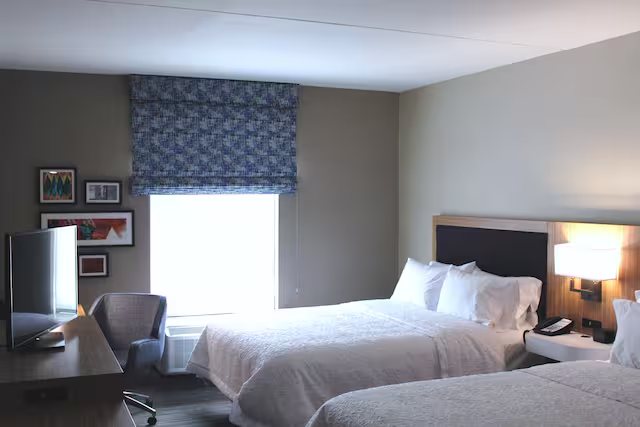 Hampton Inn Forsyth — Guest room