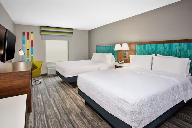 Hampton Inn Fort Myers Downtown — Guest room