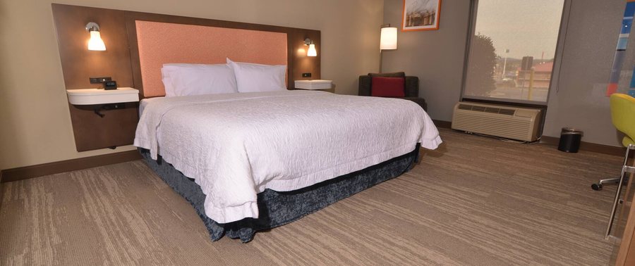 Hampton Inn Fort Payne — Guest room