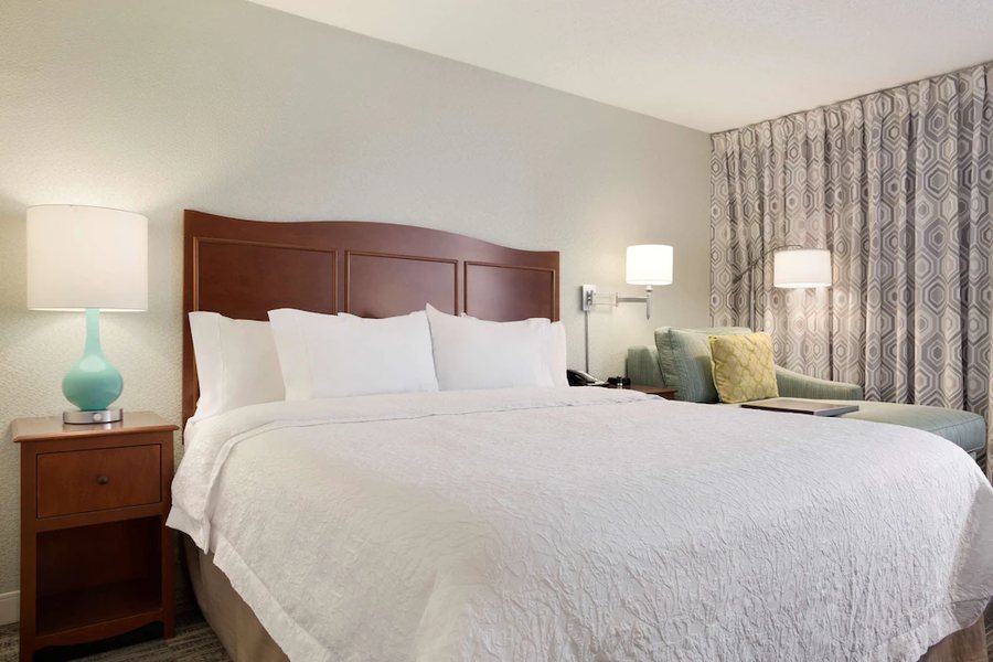 Hampton Inn Fort Worth Southwest Cityview — Guest room