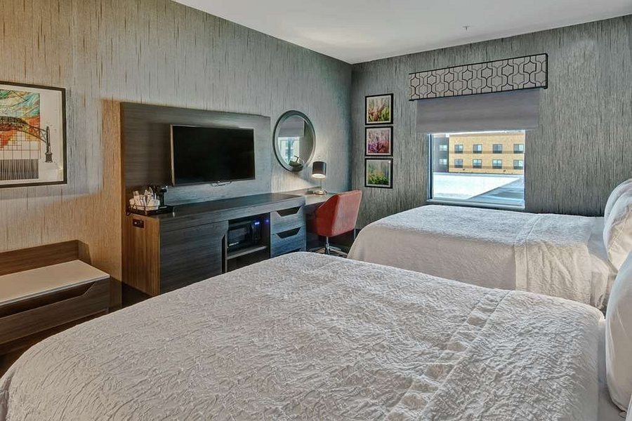Hampton Inn Fresno Airport — Guest room