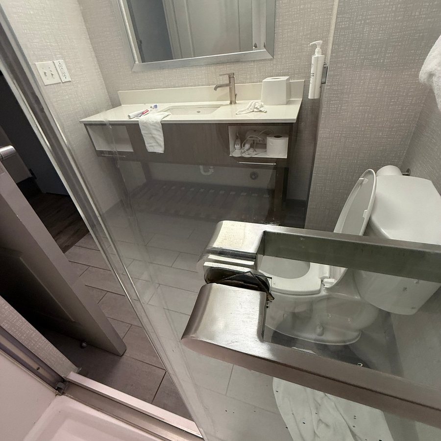 Hampton Inn Ft Lauderdale Airport North Cruise Port — Bathroom