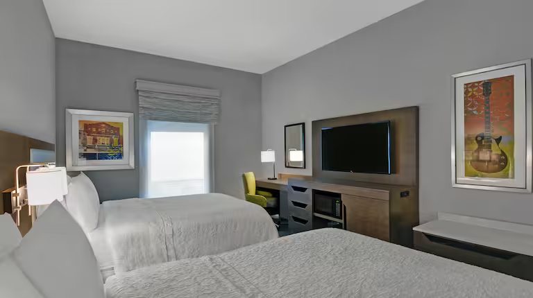 Hampton Inn Gallatin — Guest room