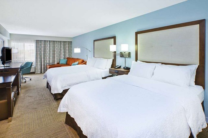 Hampton Inn Gaylord — Guest room