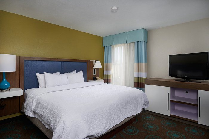 Hampton Inn Goldsboro — Guest room