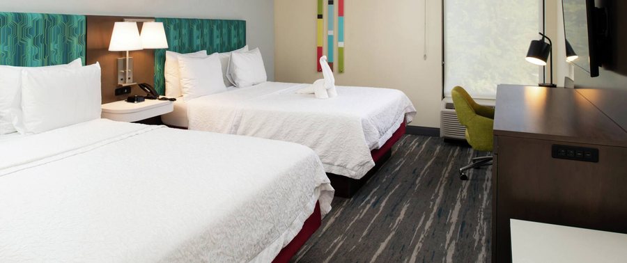 Hampton Inn Greensboro Airport — Guest room