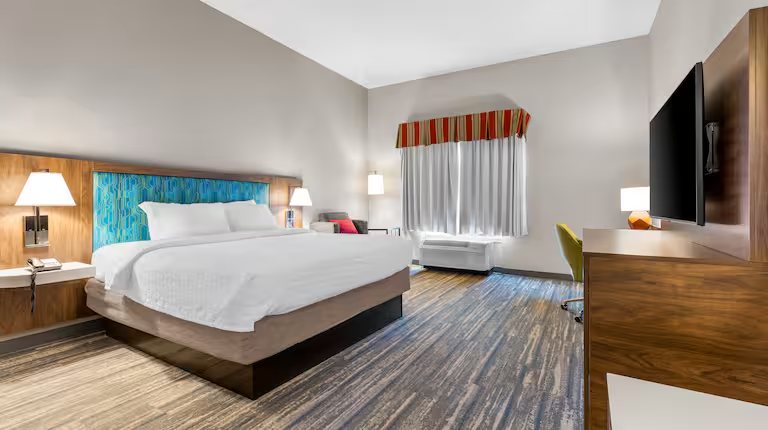 Hampton Inn Guntersville — Guest room