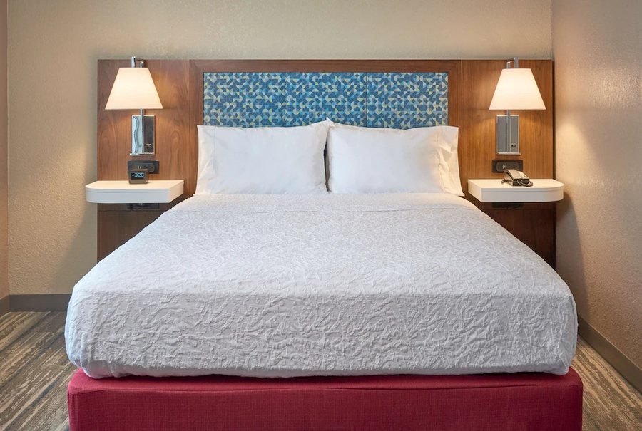Hampton Inn Harrisburg West — Guest room
