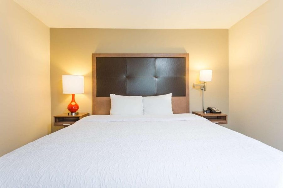Hampton Inn Havelock — Guest room