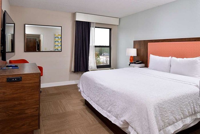 Hampton Inn Henderson — Guest room