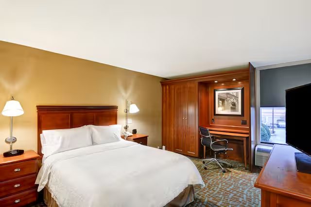 Hampton Inn Hendersonville — Guest room