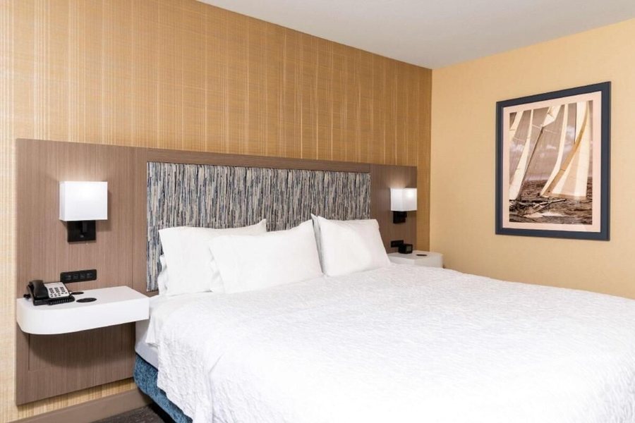 Hampton Inn Holland — Guest room