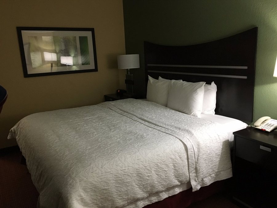 Hampton Inn Hot Springs — Guest room