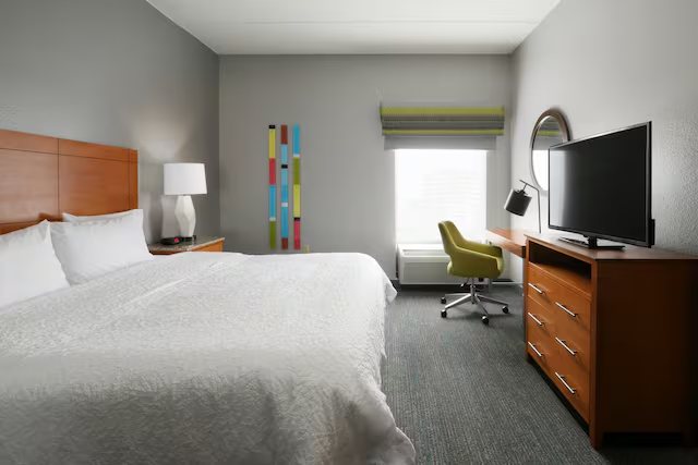 Hampton Inn Houston Downtown — Guest room