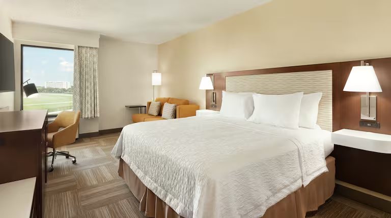 Hampton Inn Houston Hobby Airport — Guest room