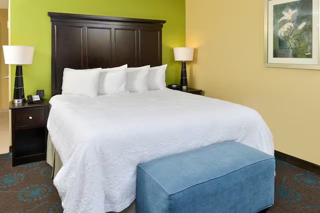 Hampton Inn Iowa City University Area — Guest room